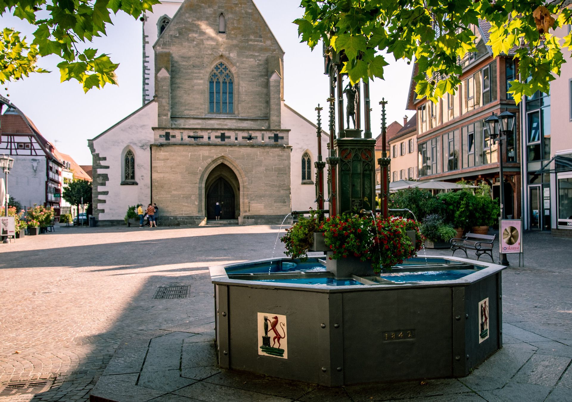 Der Röhrenbrunnen auf dem Bad Saulgauer Marktplatz ist ein Trinkwasserbrunnen