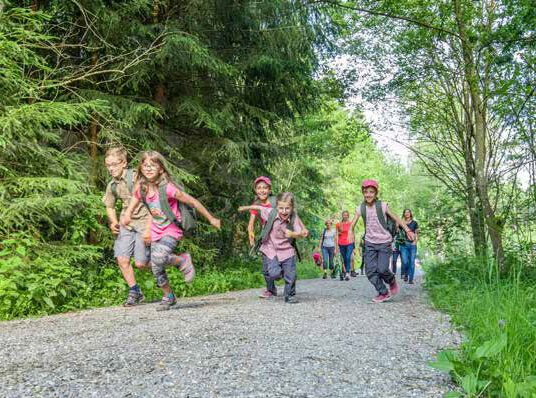 Rennende Kinder im NaturThemenPark