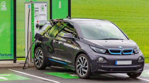 Bild E-Auto beim Laden