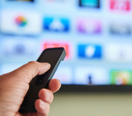 Bild Fernbedienung und Fernseher